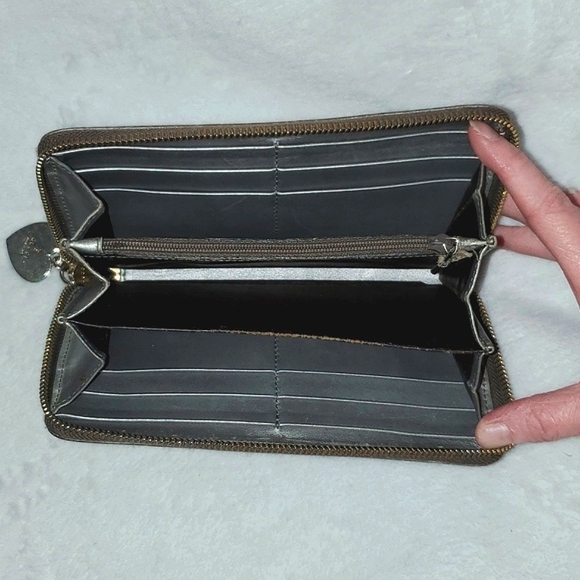 Gucci Micro GG Long Zip-Around Wallet - Picture 9 of 14